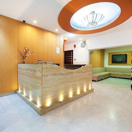 Hotel Apra Inn New Delhi Exterior photo