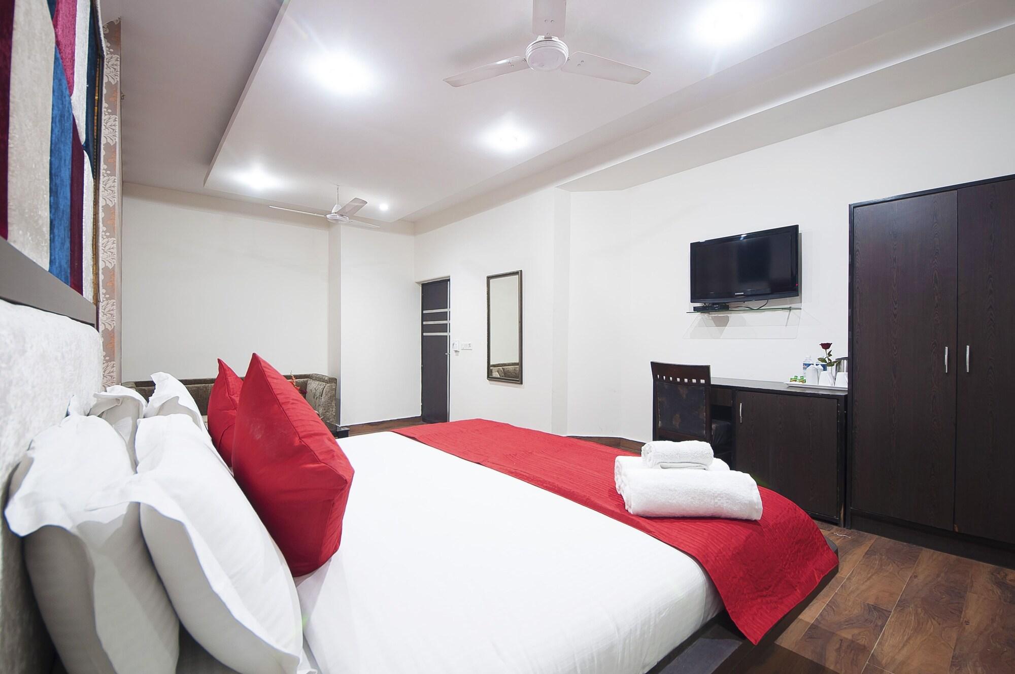 Hotel Apra Inn New Delhi Exterior photo