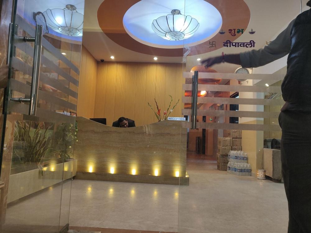 Hotel Apra Inn New Delhi Exterior photo