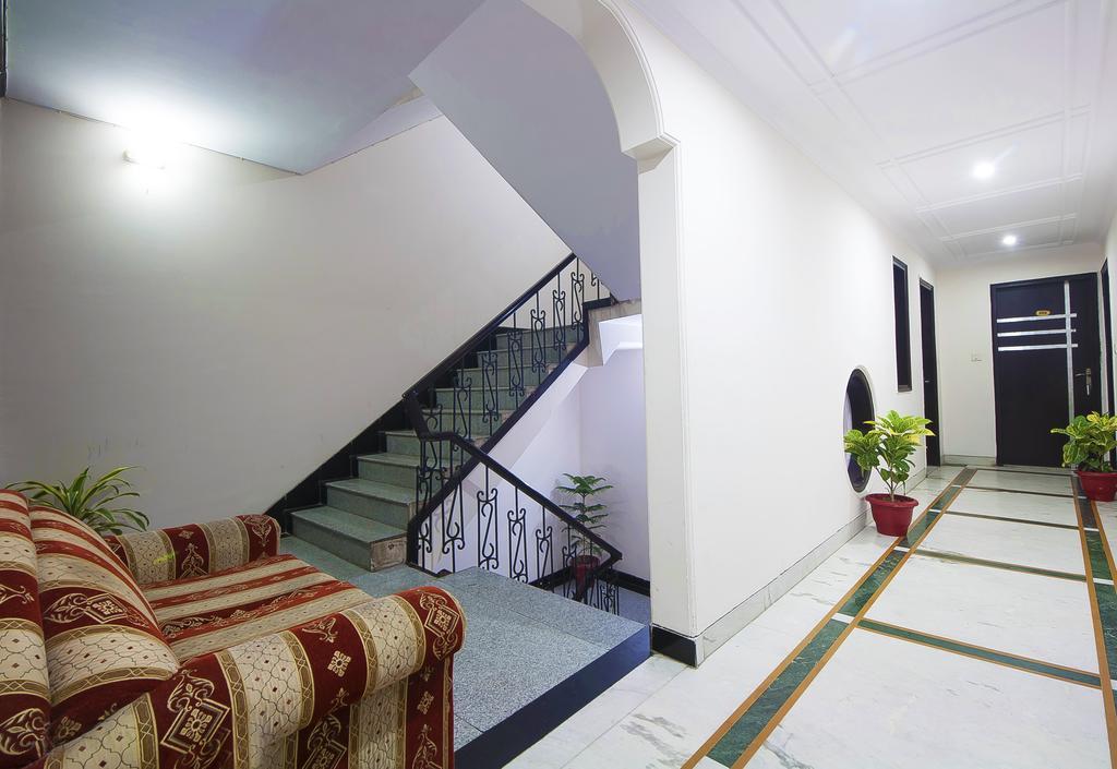 Hotel Apra Inn New Delhi Exterior photo