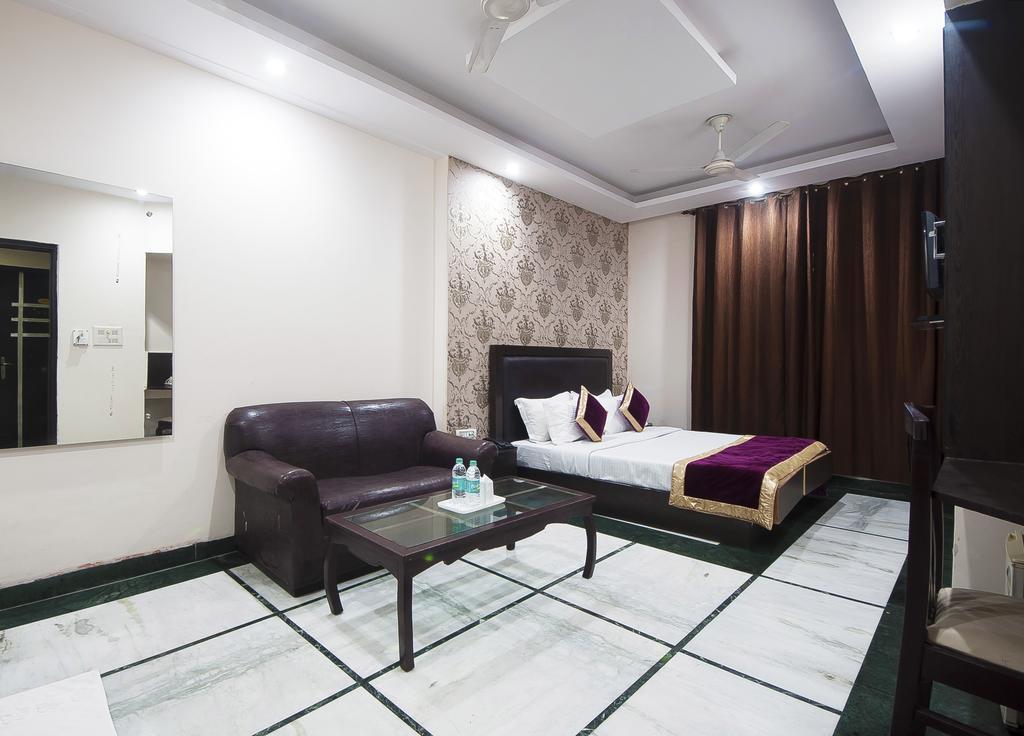 Hotel Apra Inn New Delhi Exterior photo