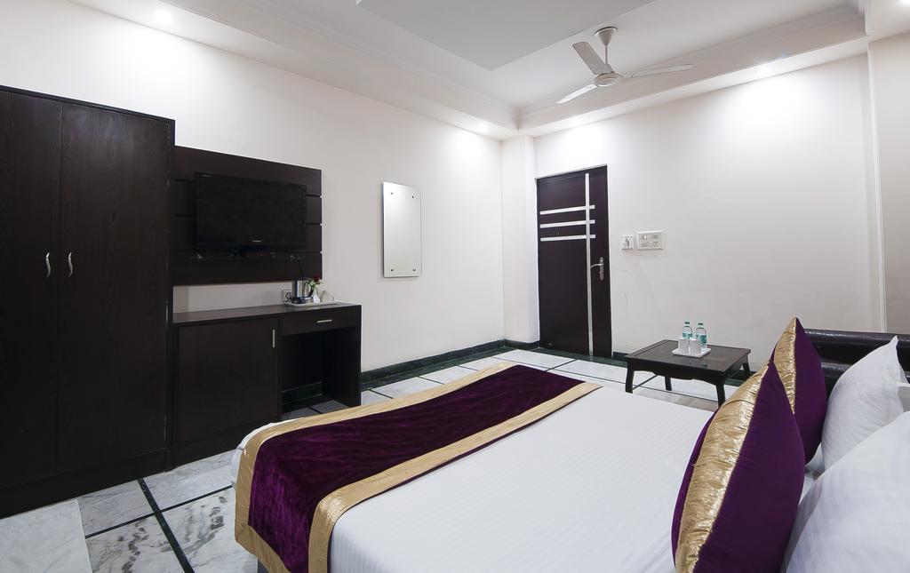 Hotel Apra Inn New Delhi Exterior photo