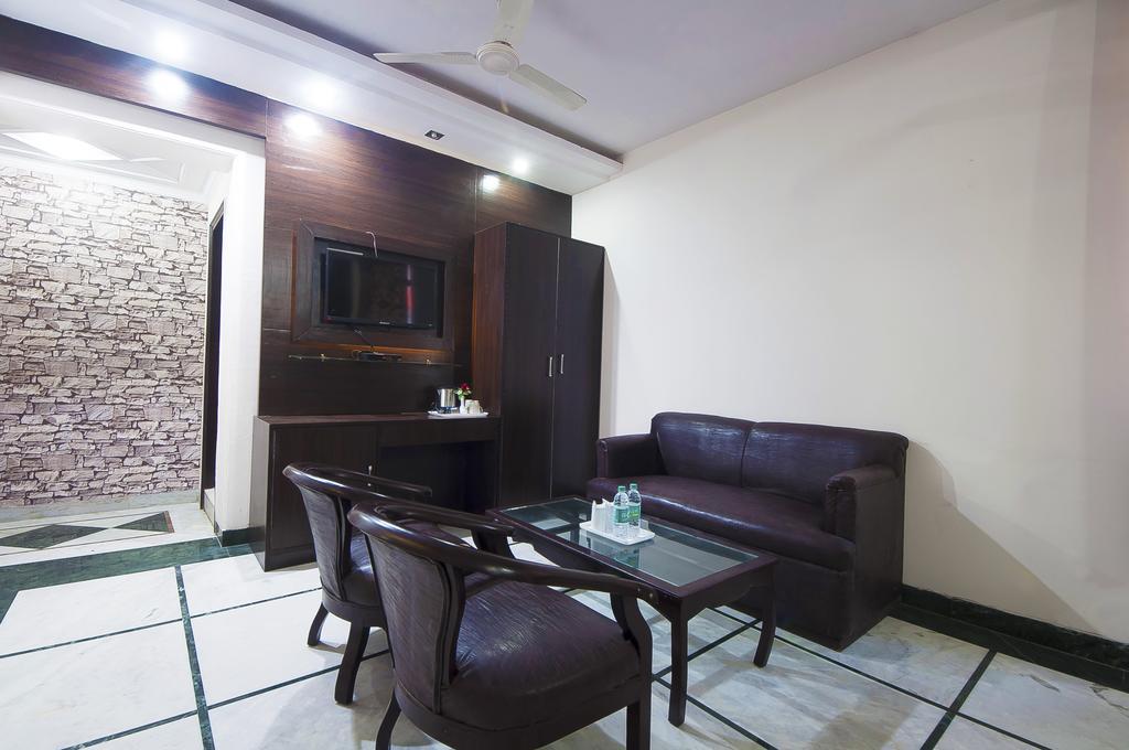 Hotel Apra Inn New Delhi Exterior photo