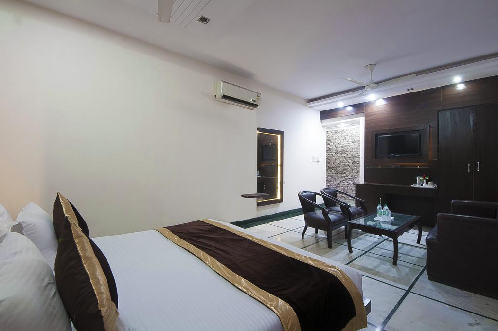 Hotel Apra Inn New Delhi Exterior photo