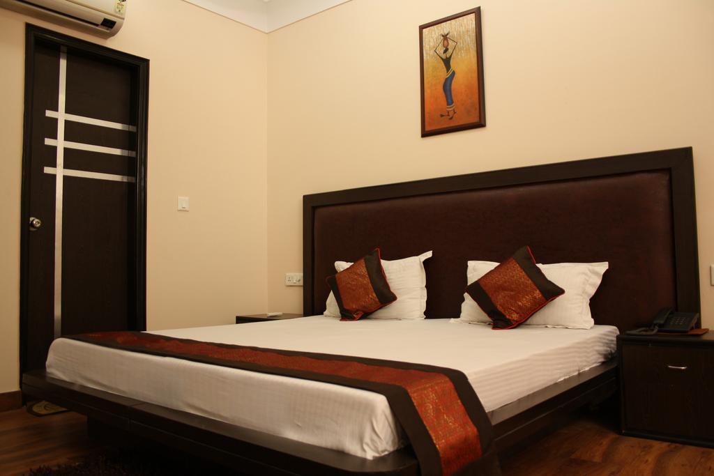 Hotel Apra Inn New Delhi Exterior photo