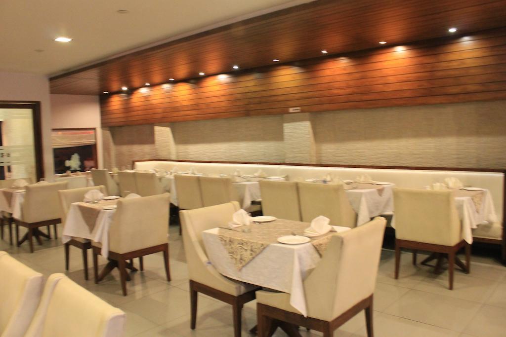 Hotel Apra Inn New Delhi Exterior photo