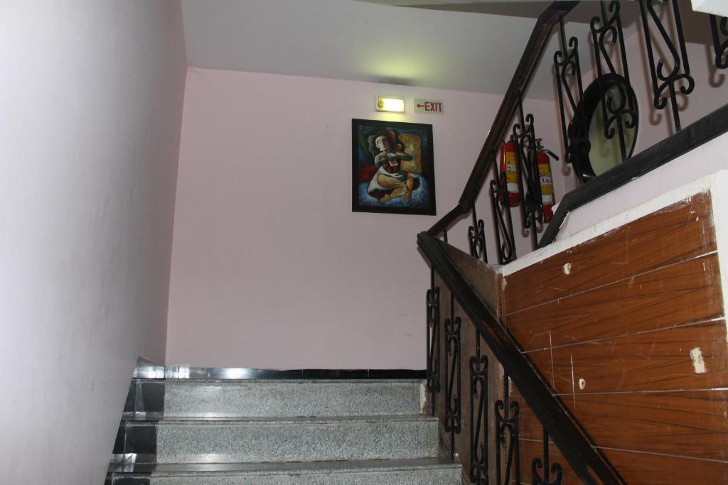 Hotel Apra Inn New Delhi Exterior photo