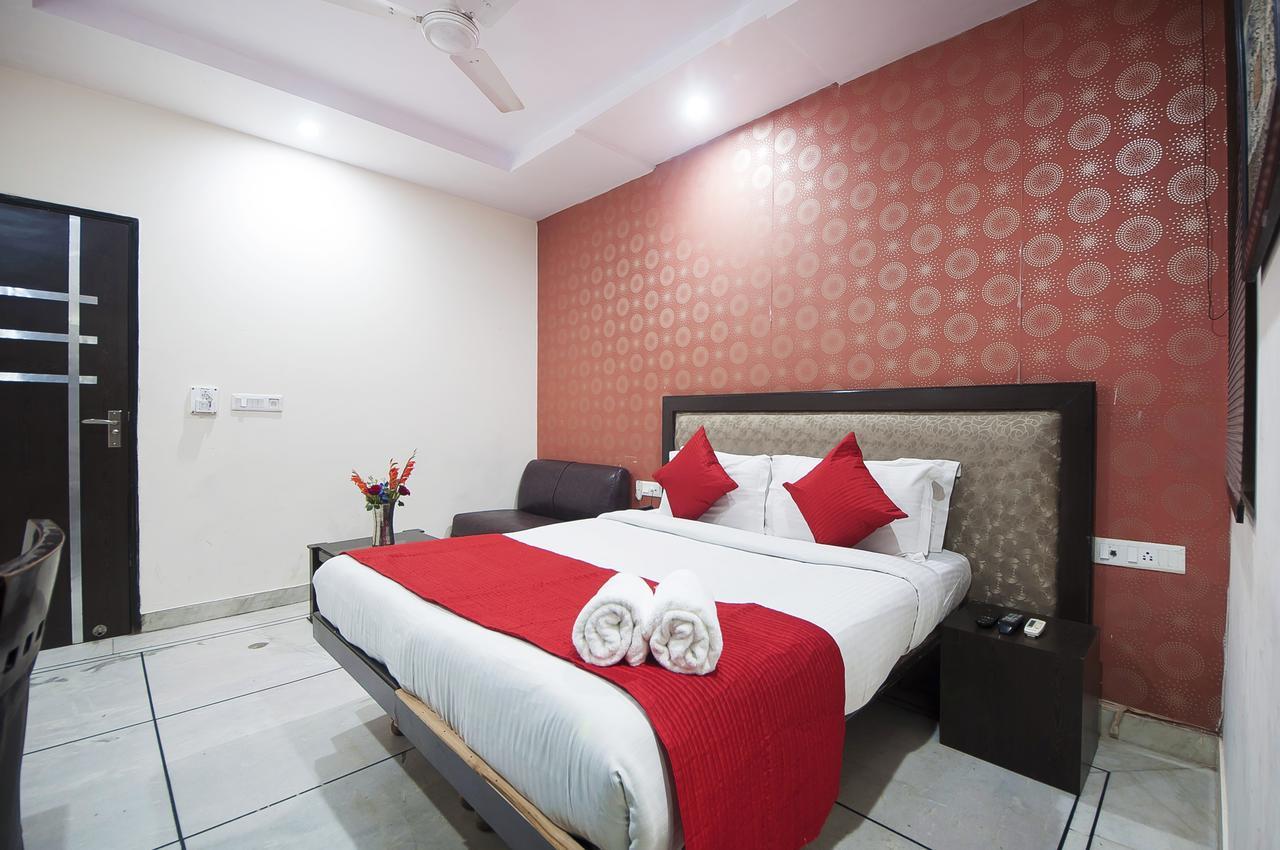 Hotel Apra Inn New Delhi Exterior photo