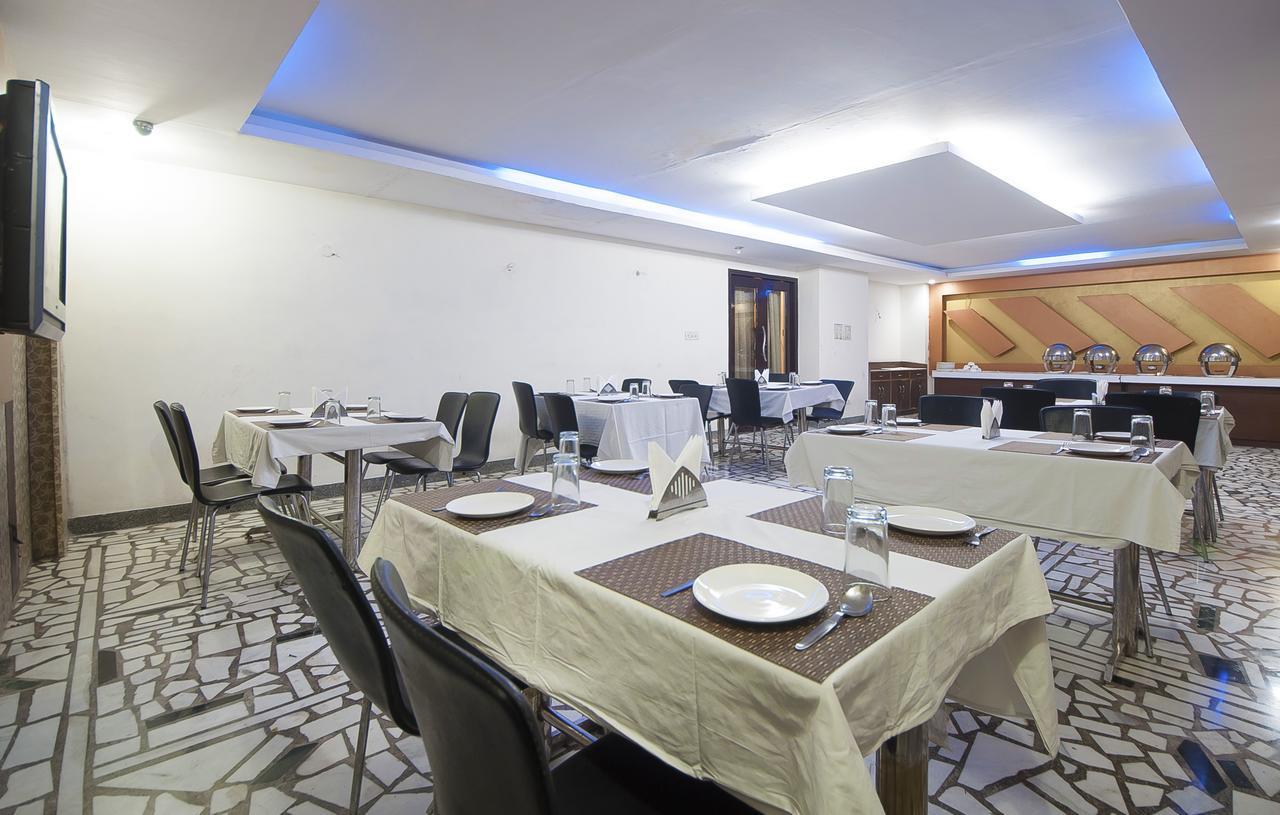 Hotel Apra Inn New Delhi Exterior photo