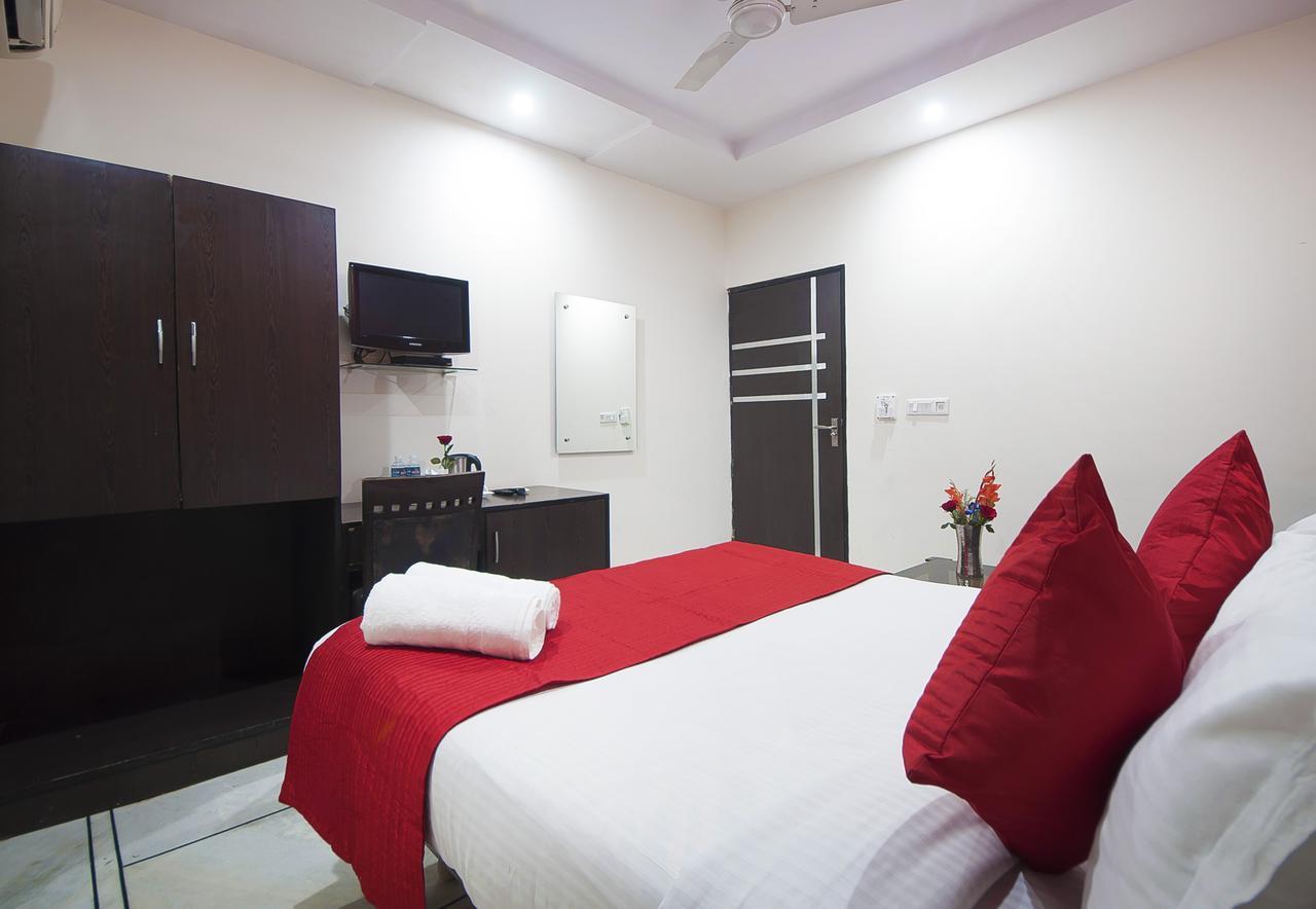 Hotel Apra Inn New Delhi Exterior photo
