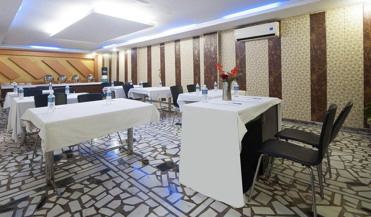 Hotel Apra Inn New Delhi Exterior photo