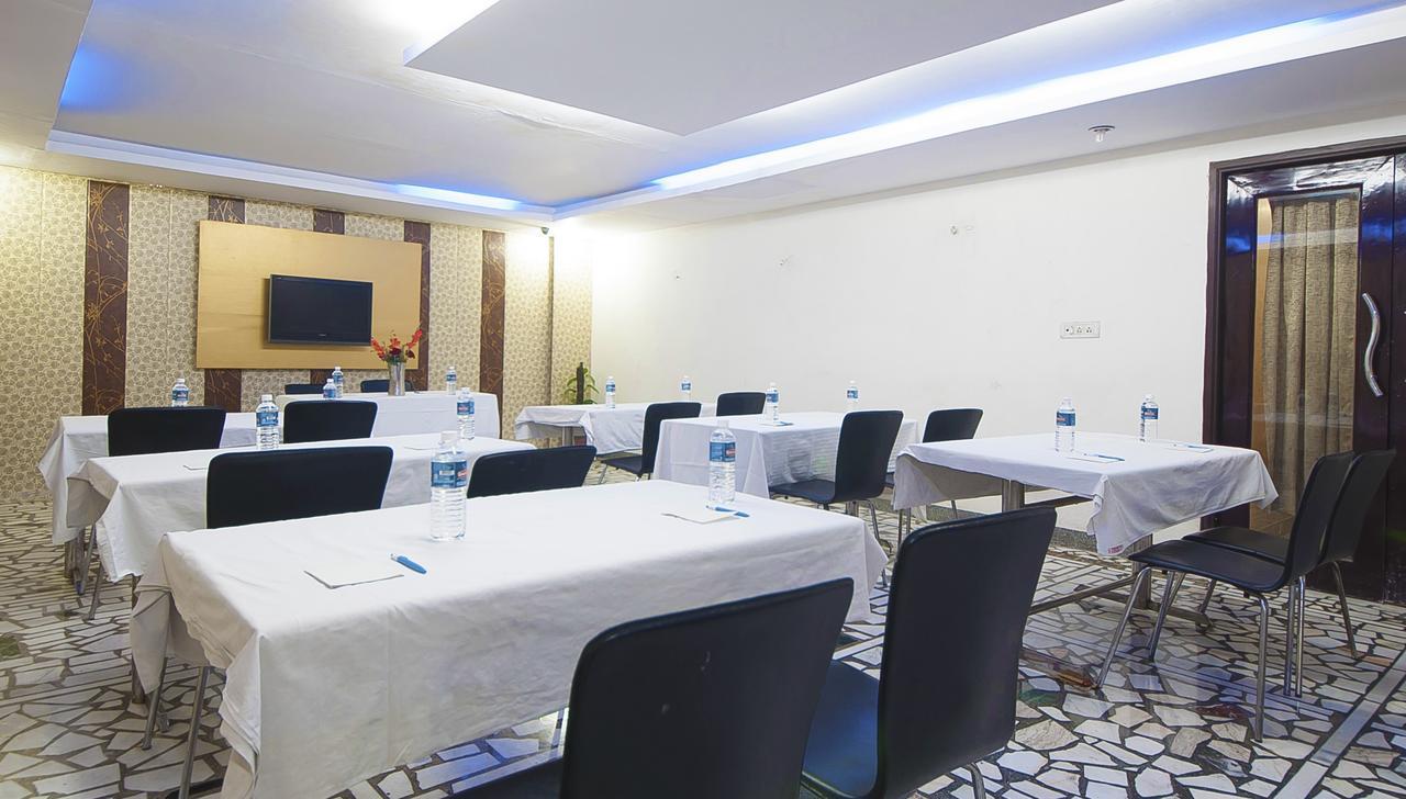 Hotel Apra Inn New Delhi Exterior photo