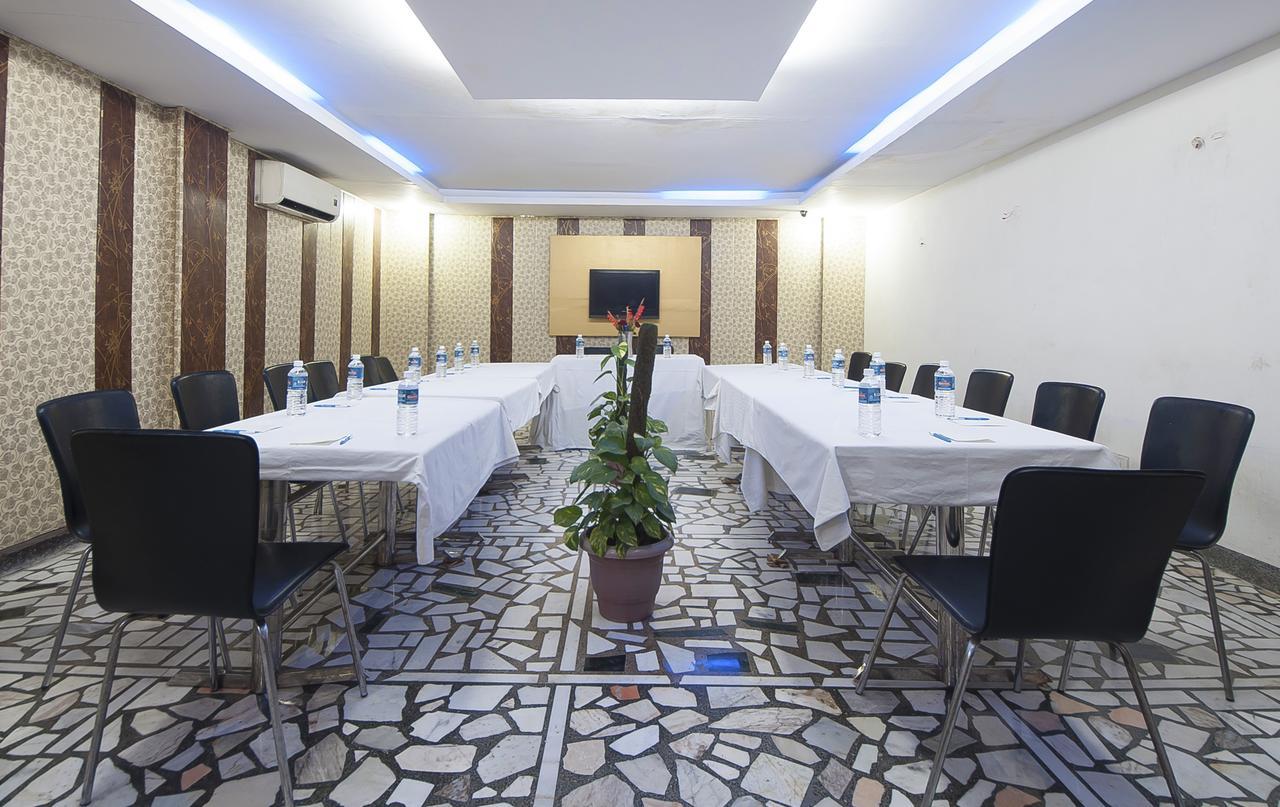 Hotel Apra Inn New Delhi Exterior photo