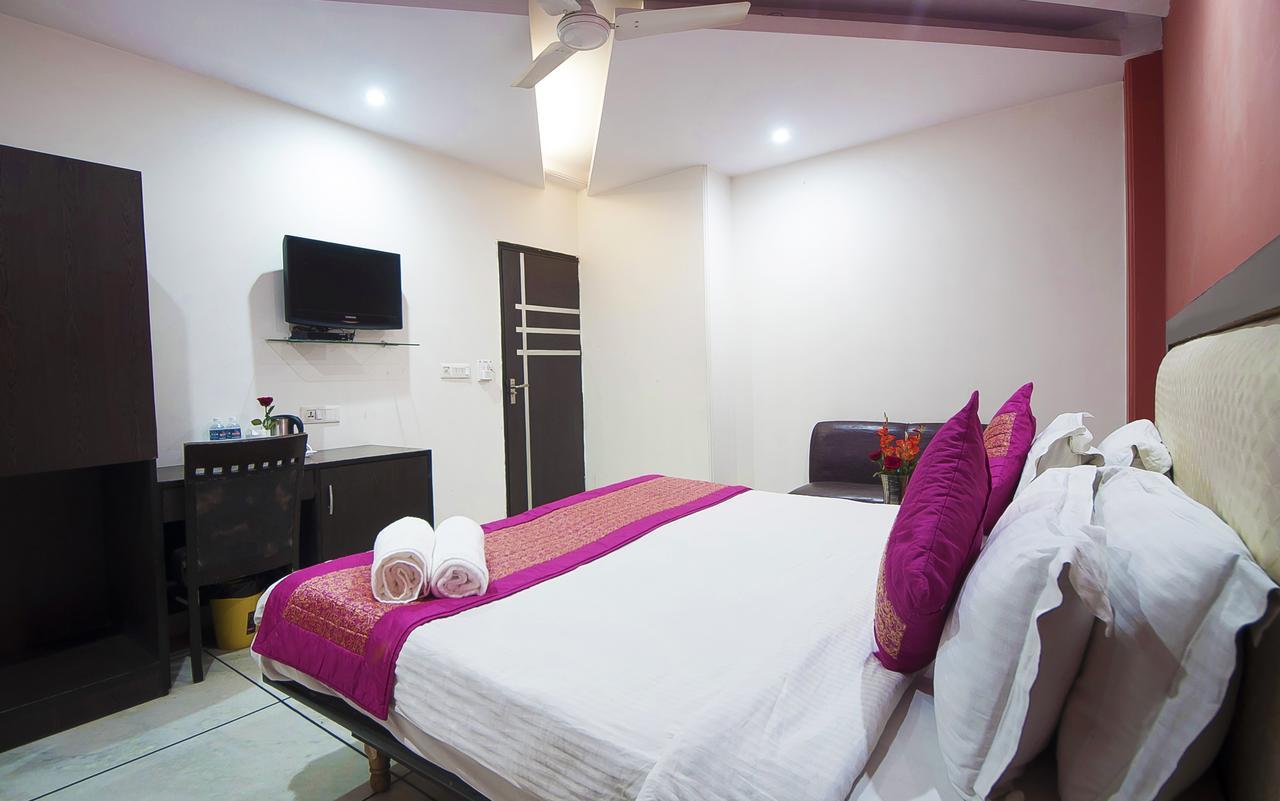 Hotel Apra Inn New Delhi Exterior photo