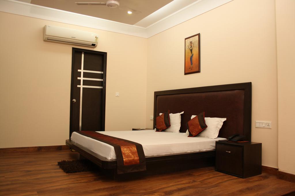 Hotel Apra Inn New Delhi Exterior photo