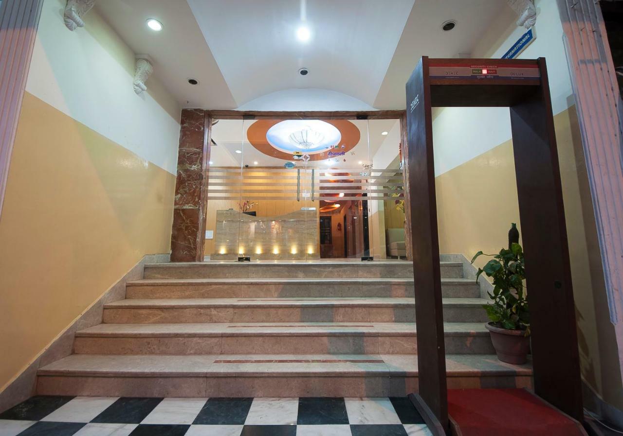 Hotel Apra Inn New Delhi Exterior photo